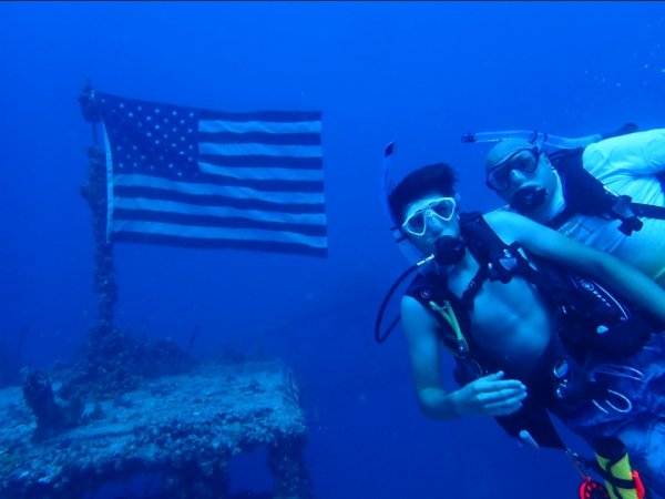 Tim Wh, PADI Open Water Scuba Instructor - Instructors, Instructor | Rainbow Reef Dive Center, Key Largo, Florida Keys image